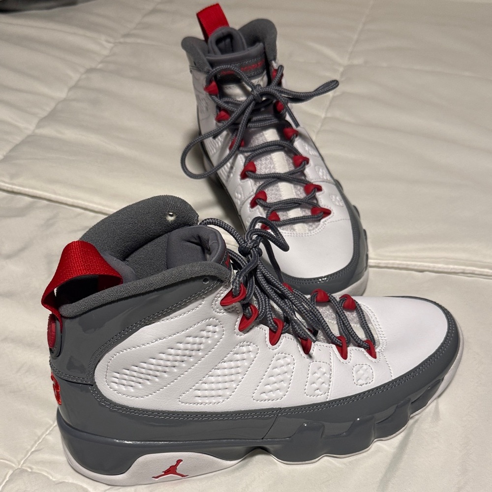 Men’s Nike Air Jordan 9 Retro size 8